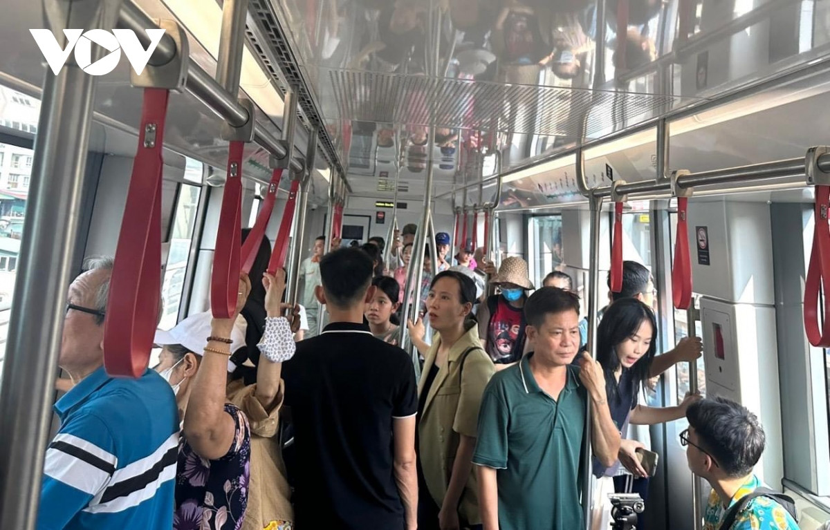 Ngày 10/8, hành khách tăng kỷ lục, có tới 66.078 lượt đi trải nghiệm Metro Nhổn - ga Hà Nội đoạn trên cao Nhổn - Cầu Giấy. Ngày 10/8, hành khách tăng kỷ lục, có tới 66.078 lượt đi trải nghiệm Metro Nhổn - ga Hà Nội đoạn trên cao Nhổn - Cầu Giấy.