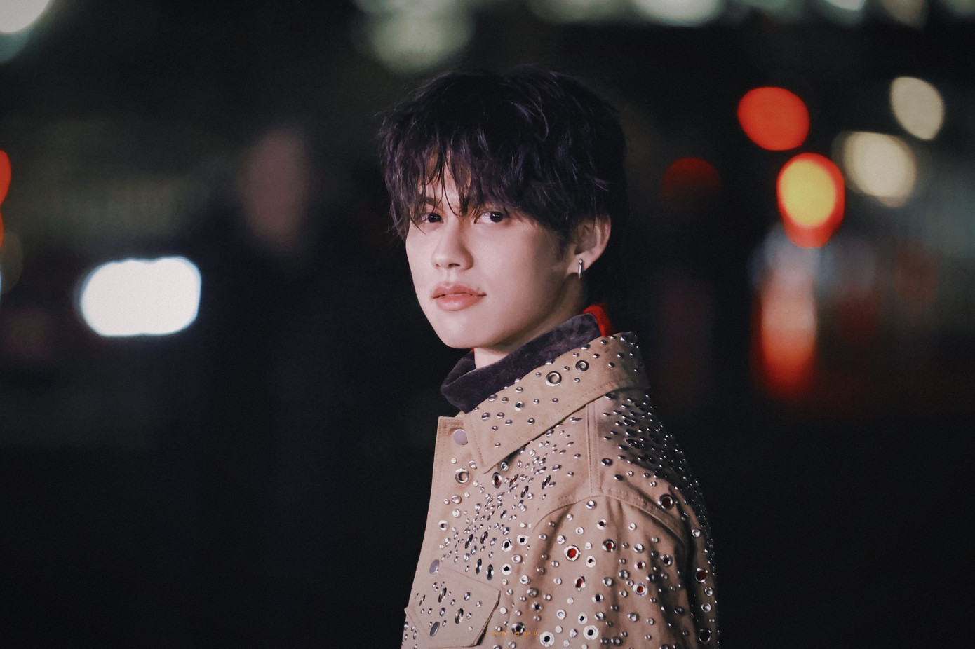 Đại sứ thương hiệu của Burberry Bright Vachirawit tiếp tục mang đến những khoảnh khắc thời trang đáng nhớ sau nhiều năm gắn bó với Burberry. Ngoài ra nhiều nghệ sĩ khác cũng có mặt như Cara Delevingne, Skepta, Hikari Mori, Lila Moss, Vinnie Hacke... Ảnh: Twitter. Đại sứ thương hiệu của Burberry Bright Vachirawit tiếp tục mang đến những khoảnh khắc thời trang đáng nhớ sau nhiều năm gắn bó với Burberry. Ngoài ra nhiều nghệ sĩ khác cũng có mặt như Cara Delevingne, Skepta, Hikari Mori, Lila Moss, Vinnie Hacke... Ảnh: Twitter.