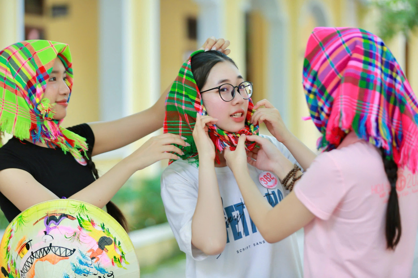 Các thí sinh cho biết đây là món quà đặc biệt mà thí sinh Nguyễn Mai Phương mua tặng cho 24 cô gái còn lại. Các thí sinh cho biết đây là món quà đặc biệt mà thí sinh Nguyễn Mai Phương mua tặng cho 24 cô gái còn lại.