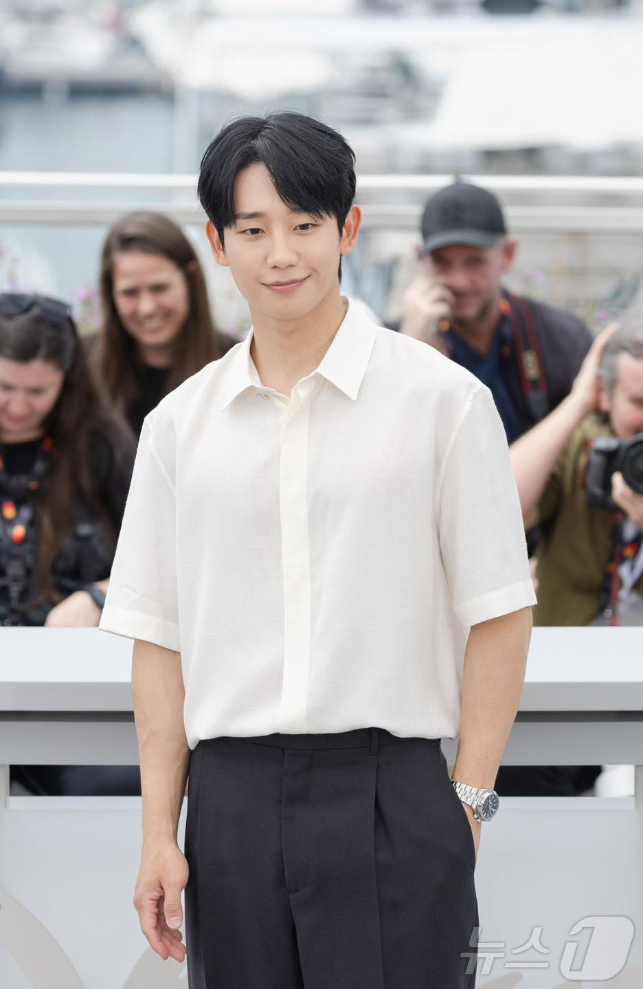 Nam diễn viên Hàn Quốc Jung Hae In tham dự các hoạt động của LHP Cannes 2024. Nam diễn viên Hàn Quốc Jung Hae In tham dự các hoạt động của LHP Cannes 2024.
