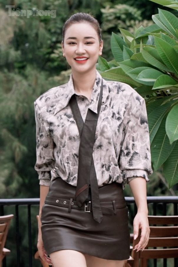 Hiện, nữ diễn viên Vợ ba sống cùng con gái 9 tuổi, tên thật mật là Bồ Câu và mẹ ruột ở Hà Nội. Cô nói mình vẫn độc thân và đang dành hết tình cảm cho gia đình. Ảnh: Trọng Quân.