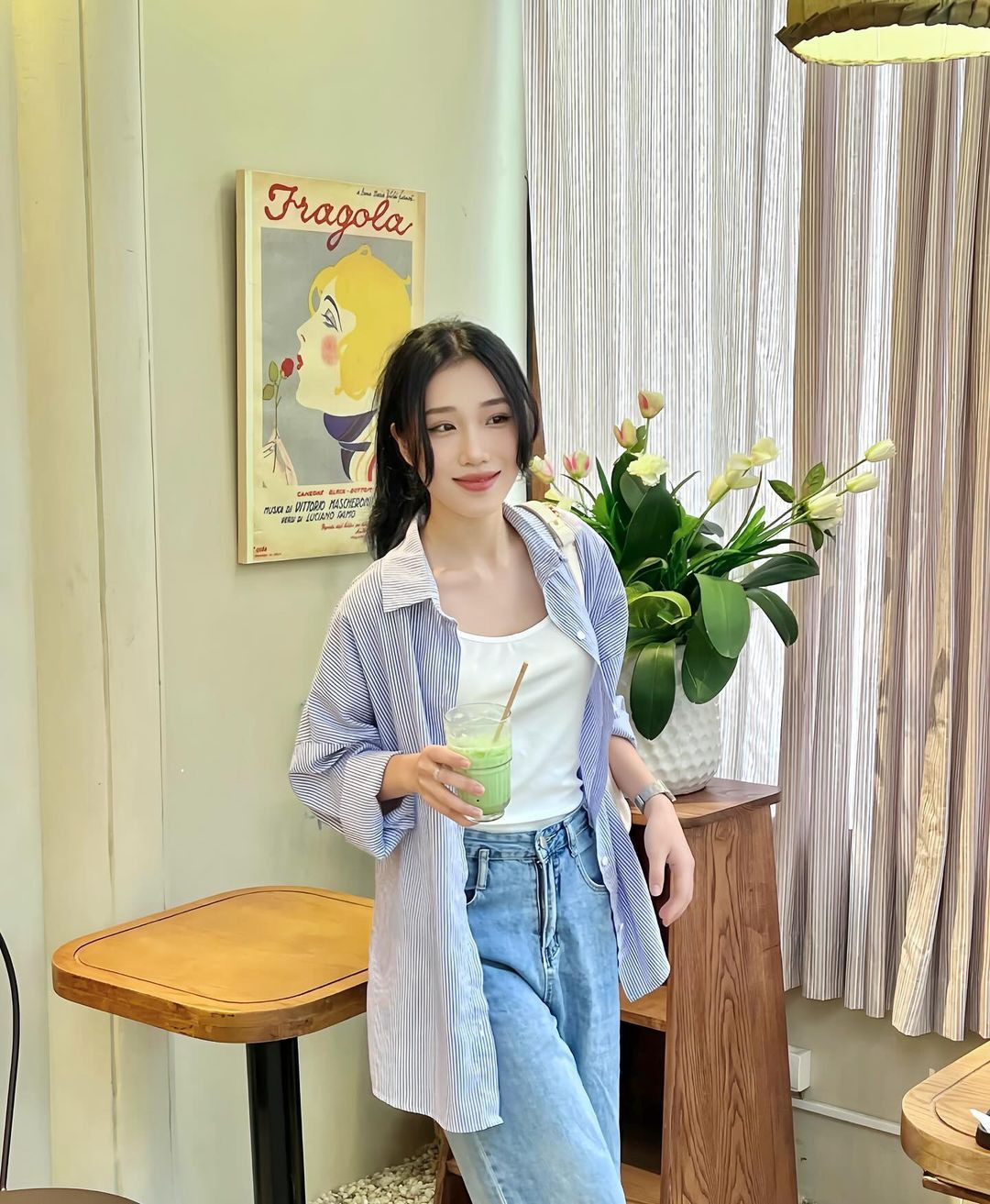 Là diễn viên tay ngang, Diệu Thúy (sinh năm 2001) theo học ngành Thiết kế đồ họa tại Đại học Kiến trúc Hà Nội.