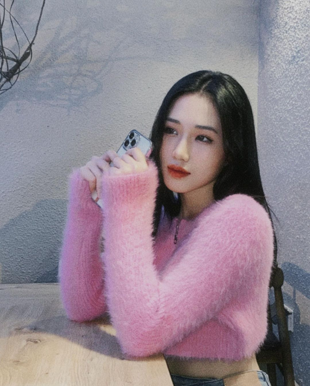 Diệu Thúy cho biết cô có lợi thế về biểu cảm bởi kinh nghiệm làm mẫu ảnh. Thời điểm đăng ký thi hoa hậu, cô nhận nhiều ý kiến trái chiều nhưng vẫn mạnh dạn thử sức. Theo cô, dù thất bại hay thành công, đó cũng là kỷ niệm đẹp của tuổi trẻ.