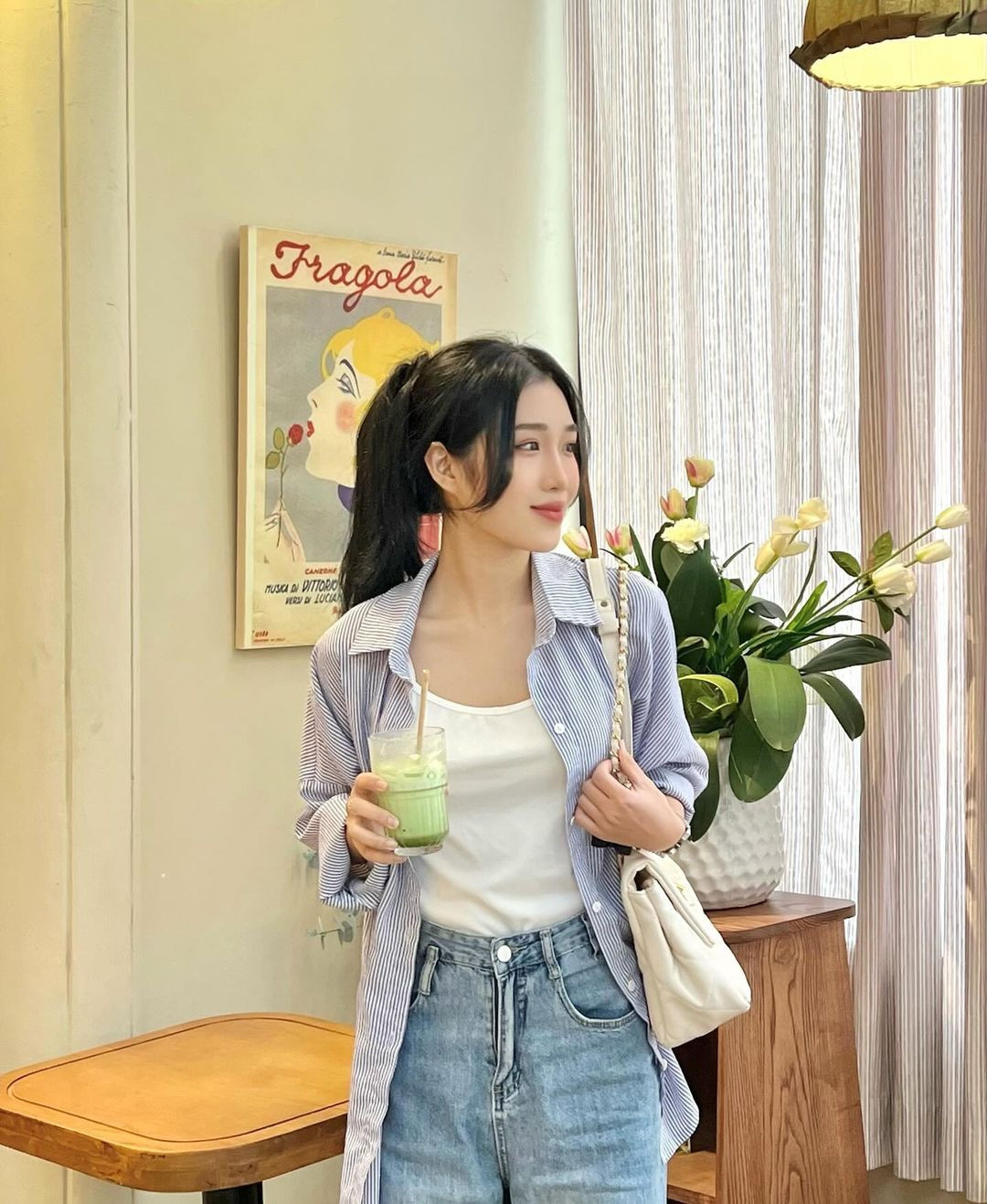 Là diễn viên tay ngang, Diệu Thúy (sinh năm 2001) theo học ngành Thiết kế đồ họa tại Đại học Kiến trúc Hà Nội.