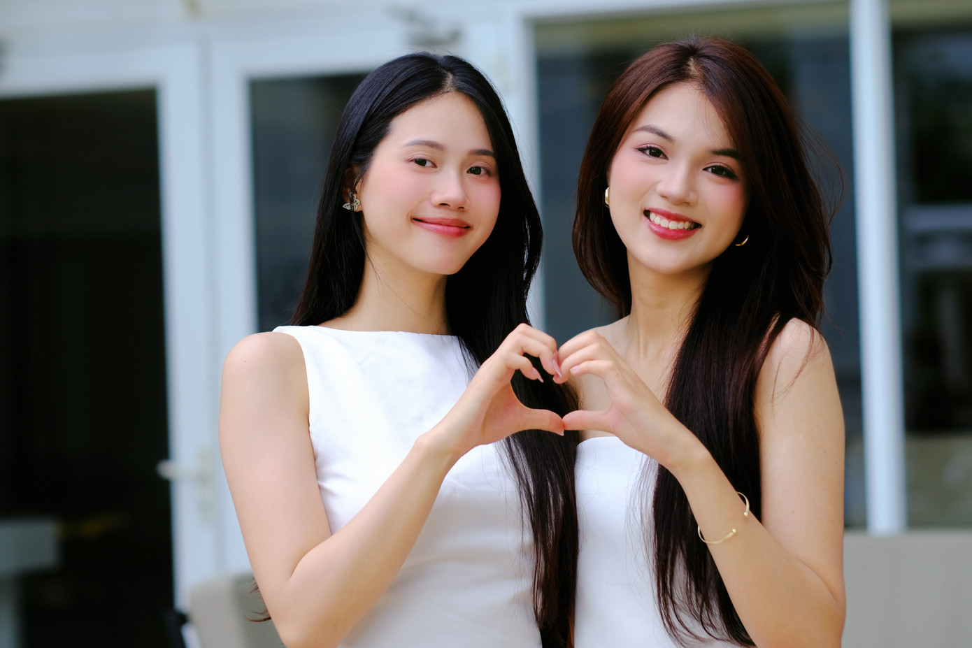 Diệu Huyền, Minh Thu có những trải nghiệm đáng nhớ tại cuộc thi Hoa hậu Việt Nam, cùng nhau trải qua nhiều miền văn hóa, nay quay lại TP Huế để chuẩn bị cho vòng chung kết.