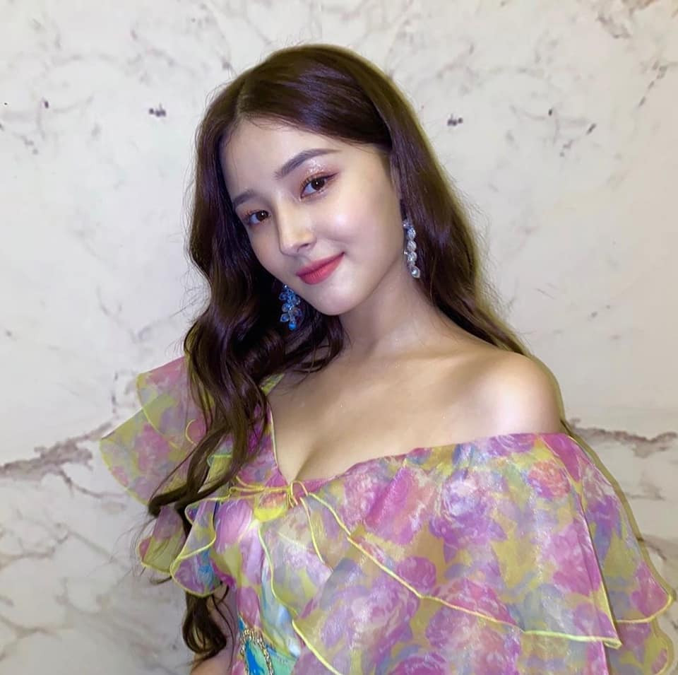 Cũng tại sự kiện này đã xảy ra chuyện khiến Nancy tổn thương, suy sụp tinh thần. Một số hình ảnh nhạy cảm của cô trong hậu trường chương trình bị lộ và phát tán lên mạng xã hội. Đại diện công ty quản lý của nữ ca sĩ đã phối hợp với phòng tội phạm mạng của cảnh sát quận Gyeonggi, Hàn Quốc để có hành động pháp lý với kẻ quay phim trái phép, đăng tải lên không gian mạng. Mất một thời gian, Nancy mới xuất hiện trở lại trước công chúng vì vụ việc này. Ảnh: Instagram.