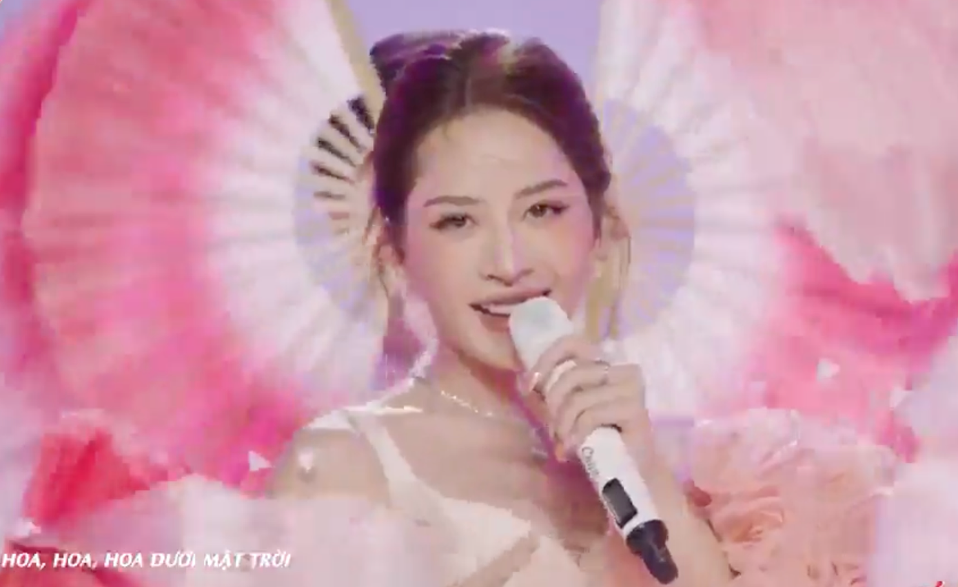 Chi Pu trình diễn ở chung kết Chị đẹp.