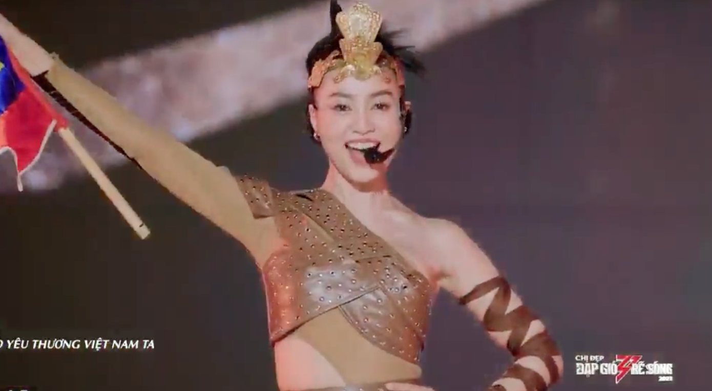 Màn trình diễn nhóm Trang Pháp.