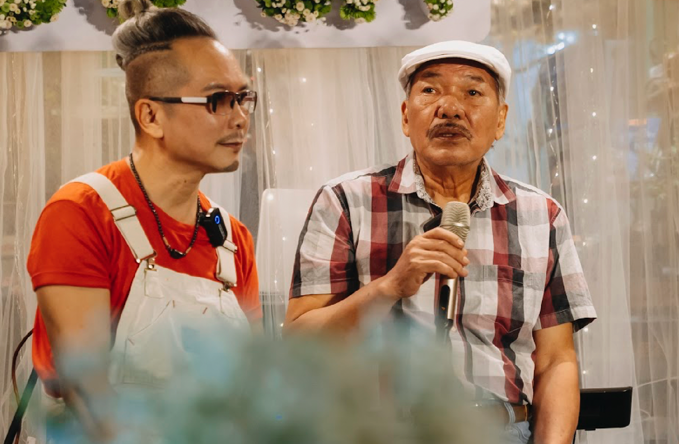 Jimmii Nguyễn (trái) và nhạc sĩ Trần Tiến đồng hành cùng nhau trong dự án du ca, số đầu tiên ở Hà Nội.