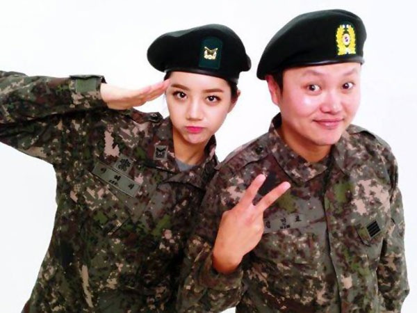 Thời gian hoạt động trong nhóm Girl's Day, cô trở thành một trong những người mẫu quảng cáo được săn đón nhờ hành động “aegyo” (thuật ngữ chỉ hành động đáng yêu) trên chương trình tạp kỹ Real Men (2014).