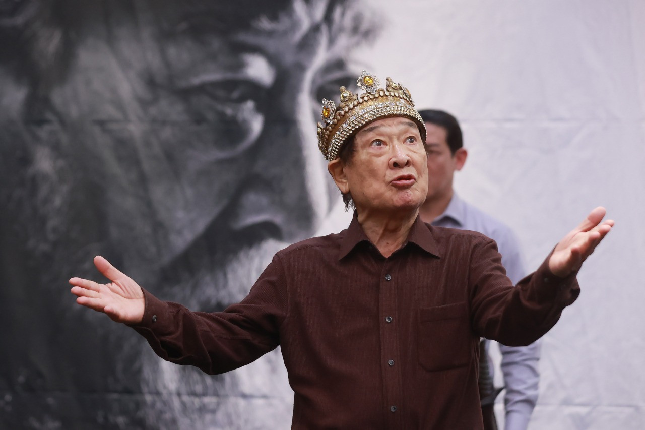 Một cảnh trong buổi biểu diễn King lear năm 2021. Yonhap. Một cảnh trong buổi biểu diễn King lear năm 2021. Yonhap.