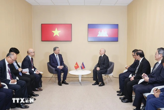 Tổng Bí thư, Chủ tịch nước Tô Lâm tiếp xúc song phương với Quốc vương Campuchia Norodom Sihamoni. (Ảnh: Trí Dũng/TTXVN) Tổng Bí thư, Chủ tịch nước Tô Lâm tiếp xúc song phương với Quốc vương Campuchia Norodom Sihamoni. (Ảnh: Trí Dũng/TTXVN)