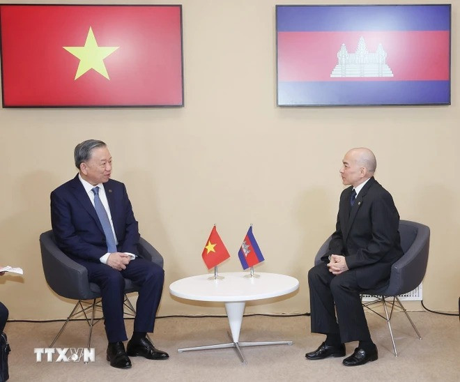 Tổng Bí thư, Chủ tịch nước Tô Lâm tiếp xúc song phương với Quốc vương Campuchia Norodom Sihamoni. (Ảnh: Trí Dũng/TTXVN) Tổng Bí thư, Chủ tịch nước Tô Lâm tiếp xúc song phương với Quốc vương Campuchia Norodom Sihamoni. (Ảnh: Trí Dũng/TTXVN)