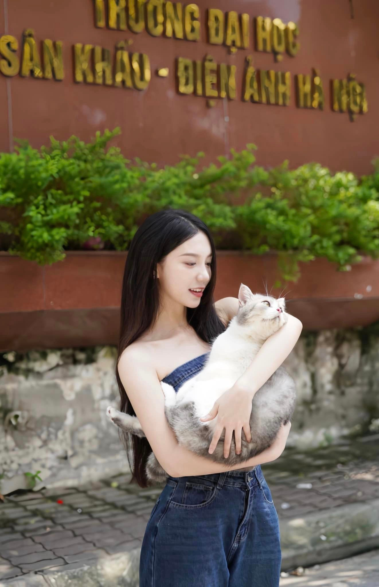 Nữ diễn viên được khen thăng hạng nhan sắc sau mỗi lần lên sóng phim giờ vàng.