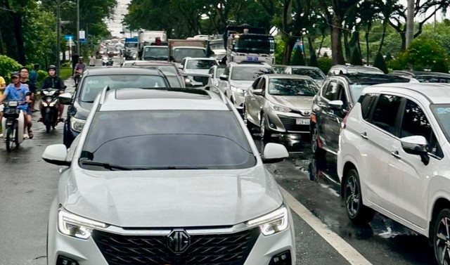 Kẹt xe nối dài hướng TP Vũng Tàu đi TP Bà Rịa Kẹt xe nối dài hướng TP Vũng Tàu đi TP Bà Rịa