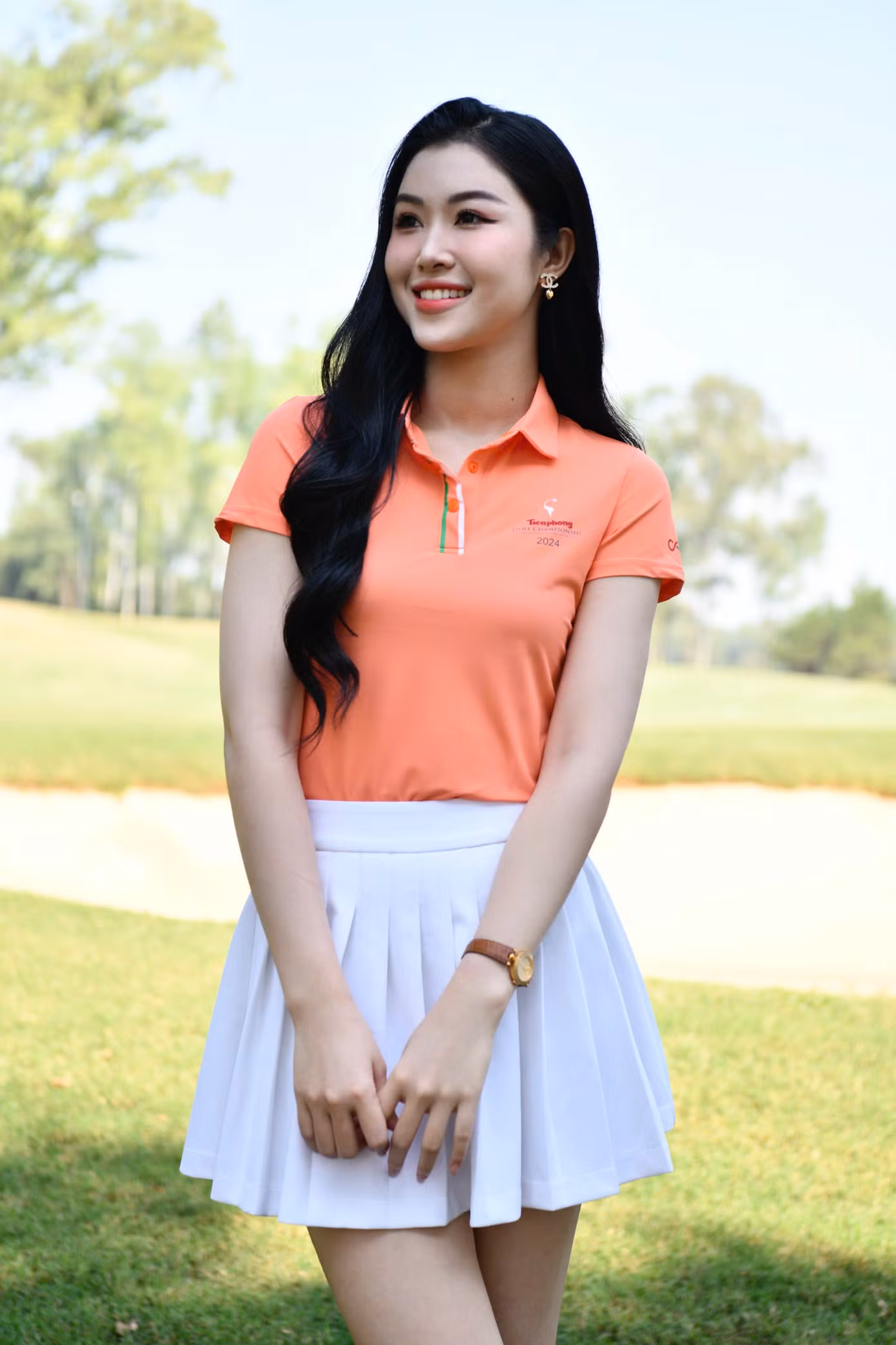 Người đẹp Ngọc Bích hào hứng trước giờ tranh tài Tiền Phong Golf Championship mùa thứ 8.