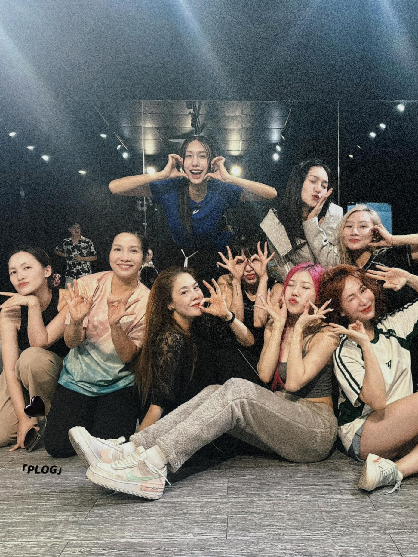 Ninh Dương Lan Ngọc cập nhật hình ảnh cả nhóm luyện tập trước thềm chung kết.