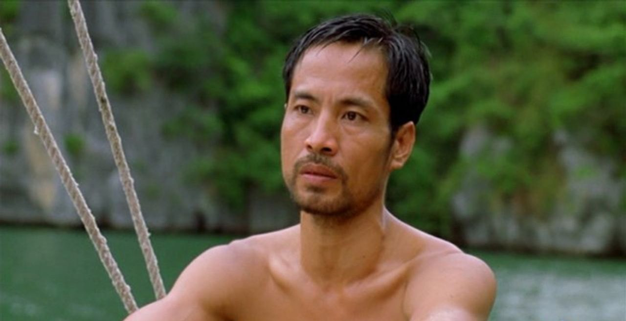 Tạo hình của Chu Hùng trong Đông Dương (bên trái) và vai Quốc phim Mùa hè chiều thẳng đứng. Tạo hình của Chu Hùng trong Đông Dương (bên trái) và vai Quốc phim Mùa hè chiều thẳng đứng.