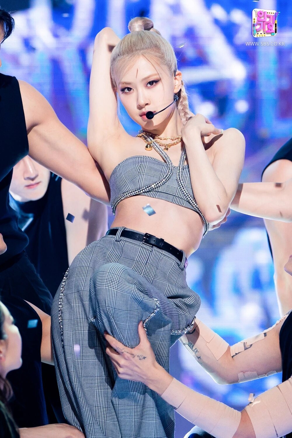 Jeon Somi (phải) bị chững hoạt động âm nhạc trong hai năm khi về The Black Label. Jeon Somi (phải) bị chững hoạt động âm nhạc trong hai năm khi về The Black Label.