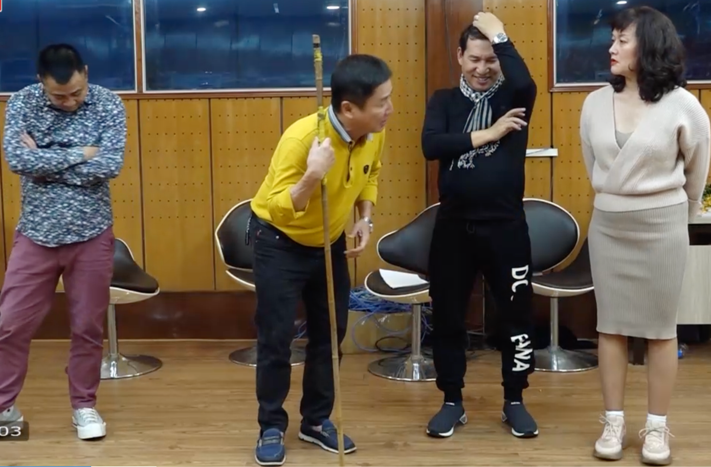 NSND Tự Long cảnh báo về tình trạng hỗn loạn thị trường vé chợ đen Táo Quân 2025, mong khán giả tỉnh táo.