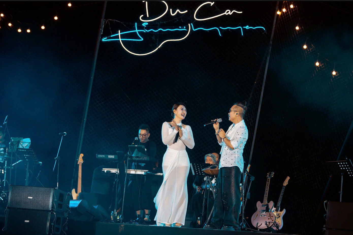 Chu Thúy Quỳnh diễn cùng thần tượng. Chu Thúy Quỳnh diễn cùng thần tượng.