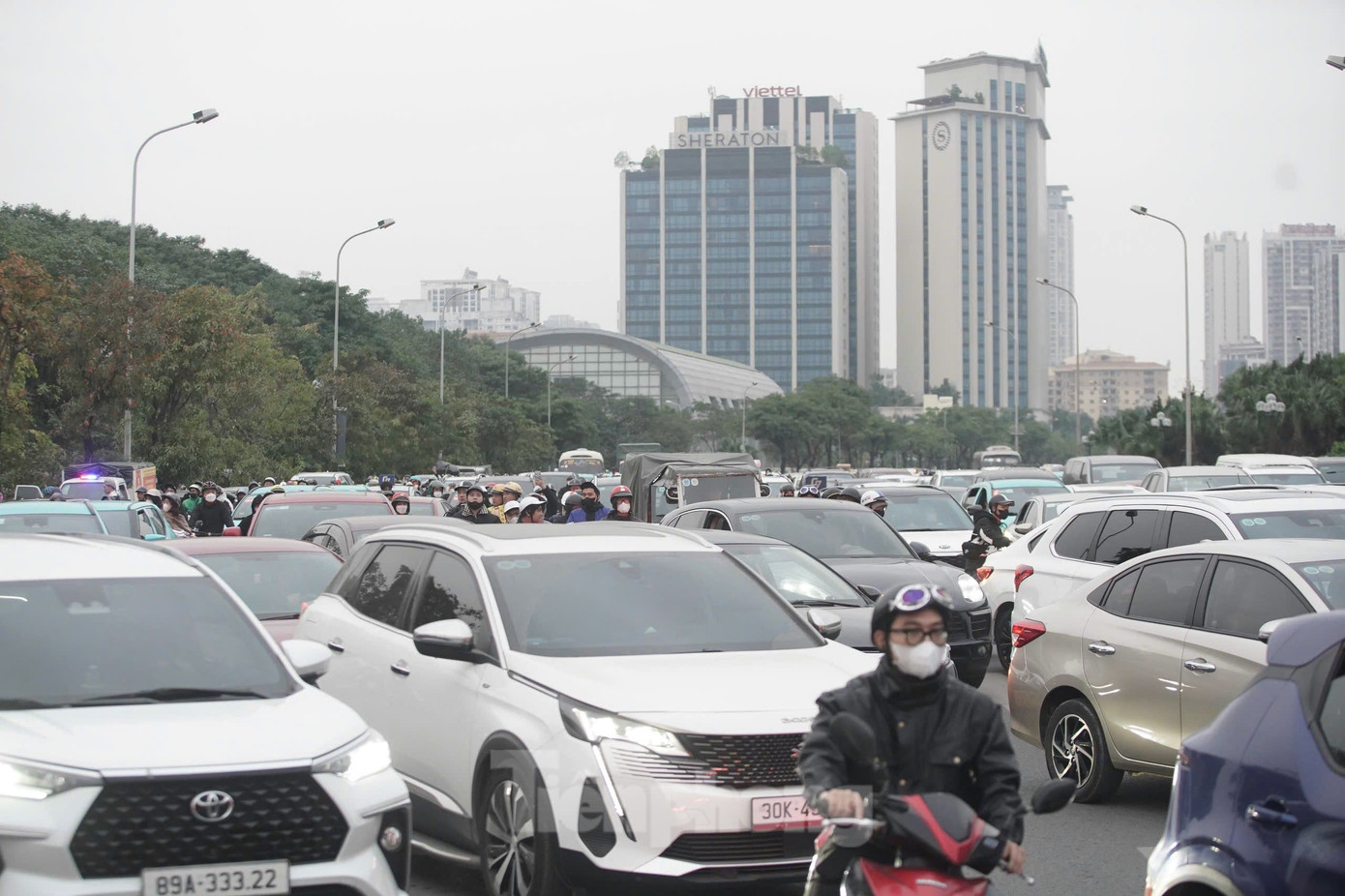 Giao thông tại khu vực diễn ra đêm nhạc Anh trai say hi đêm thứ nhất ở Hà Nội.