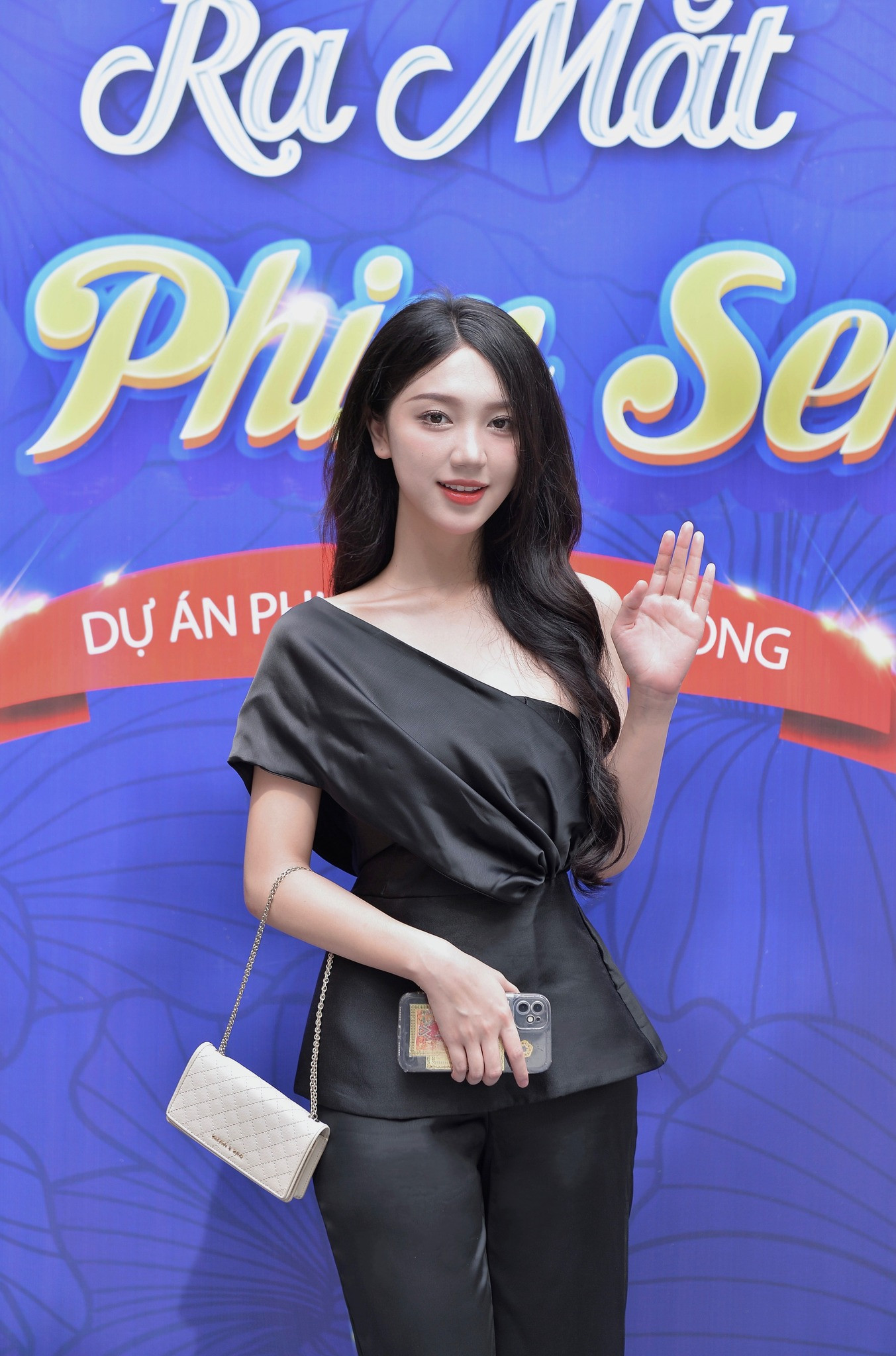 Diễn viên trẻ Thùy Dương sinh năm 2003, quê Ba Vì, Hà Nội, sinh viên lớp Diễn viên kịch, điện ảnh - truyền hình, Đại học Sân khấu Điện ảnh Hà Nội. Cô từng xuất hiện trong một số bộ phim giờ vàng như Đấu trí, Không ngại cưới chỉ cần một lý do...