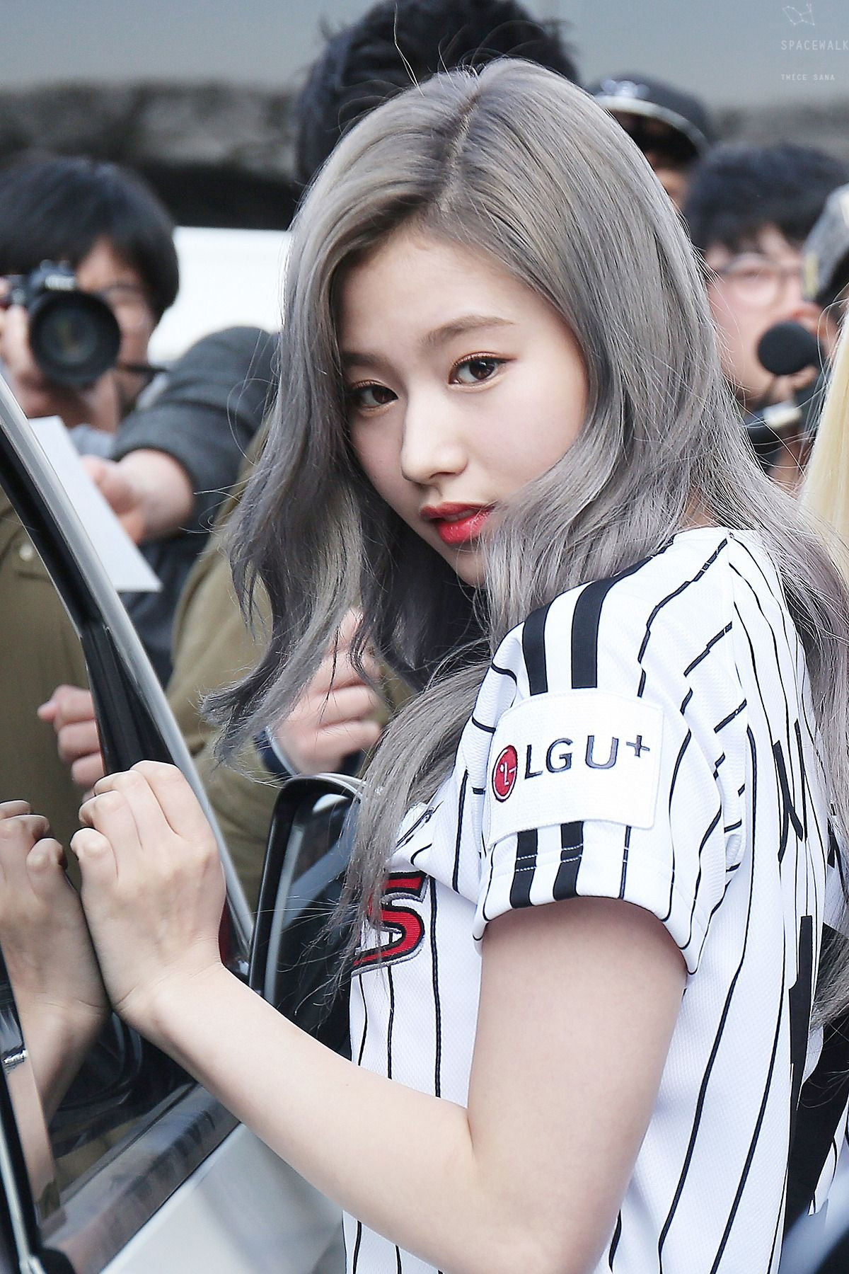 Thời điểm mới ra mắt, nữ thần tượng gốc Nhật Bản từng gây sốt với khoảnh khắc ngồi xem bóng chày trên khán đài.