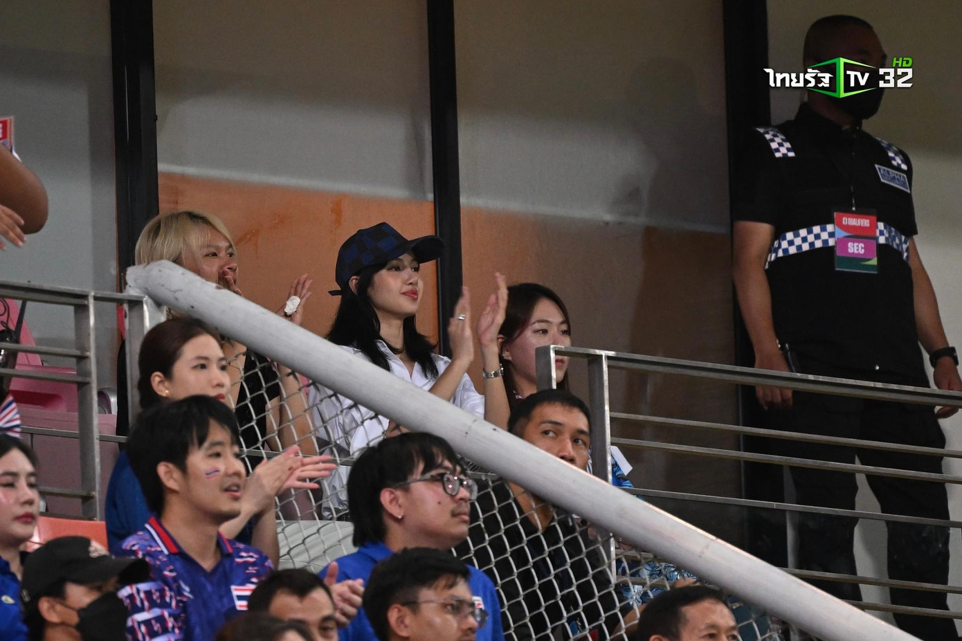 Hàn Quốc cho thấy đẳng cấp vượt trội khi ghi ba bàn vào lưới Thái Lan ngay trên sân nhà đối thủ. Nhận thất bại 3-0, Thái Lan hẹp cửa vào vòng trong, tuy nhiên cơ hội đi tiếp của đại diện Đông Nam Á vẫn còn. Cùng thời điểm ngay trên sân Mỹ Đình, trận đấu giữa Việt Nam – Indonesia kết thúc với tỷ số 0-3. Cánh cửa đi tiếp ở Vòng loại thứ 2 World Cup 2026 khu vực châu Á với tuyển Việt Nam gần như khép lại.