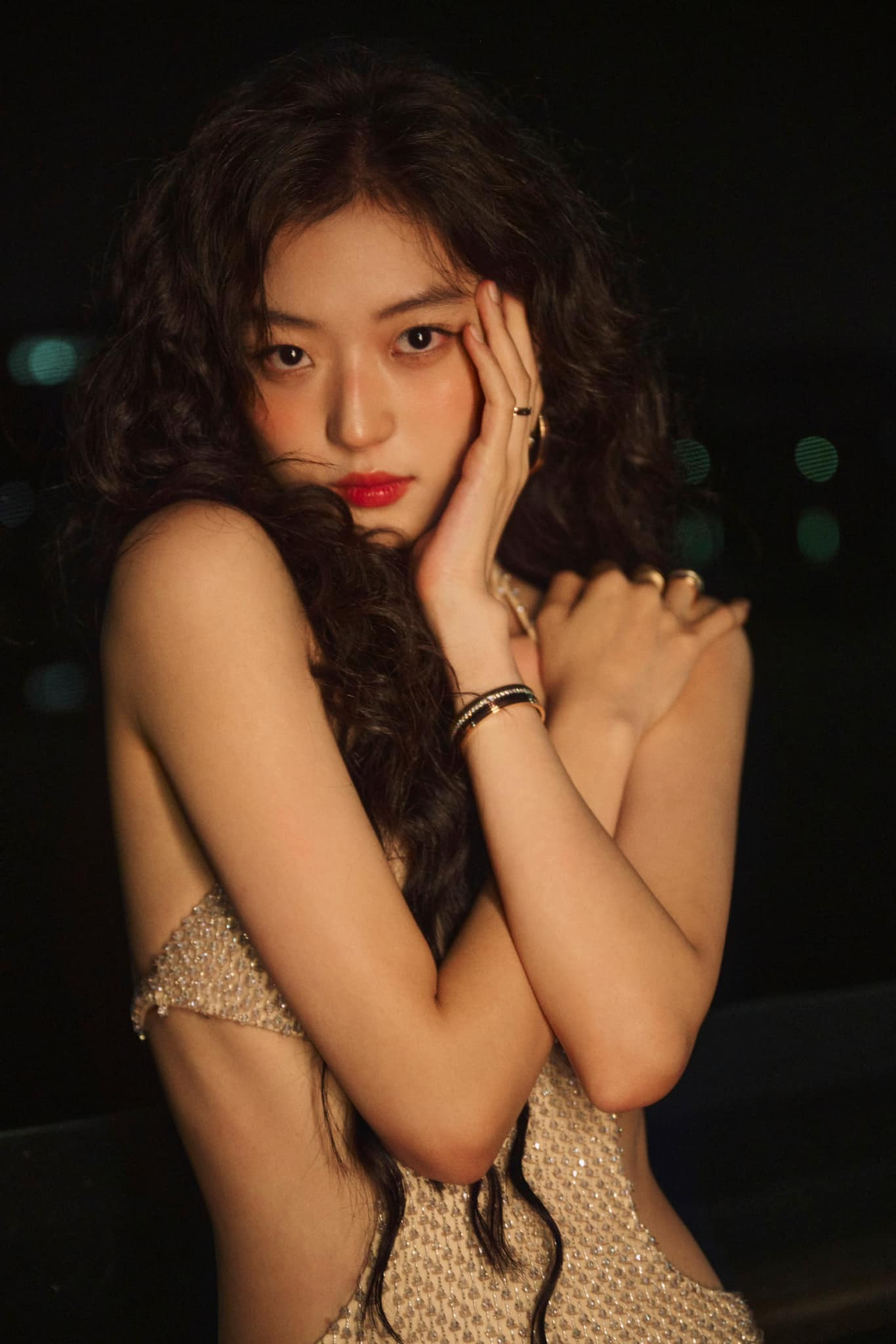 Hình ảnh Tôn Thiên do phòng làm việc đăng tải được khen ngợi, ví von như nàng công chúa tóc xù.