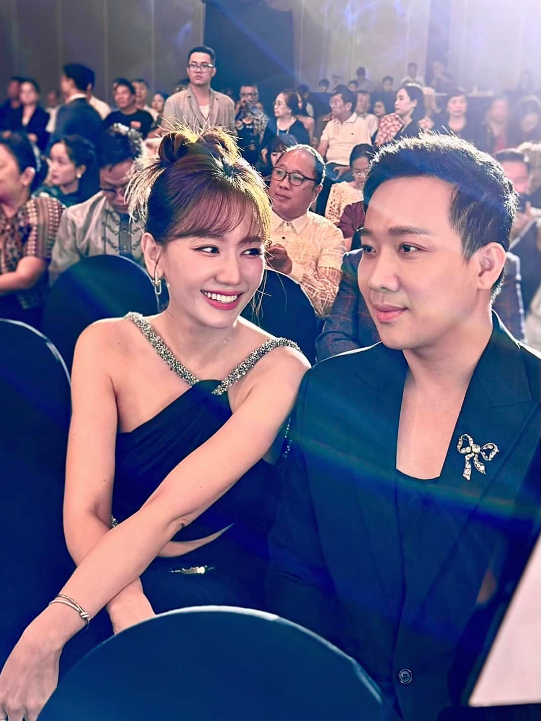 Vợ chồng Trấn Thành - Hari Won tại bế mạc và lễ trao giải DANAFF II. Vợ chồng Trấn Thành - Hari Won tại bế mạc và lễ trao giải DANAFF II.