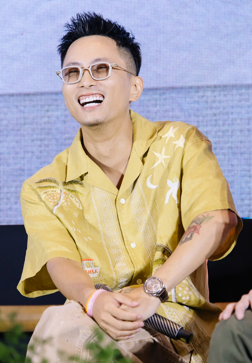 4 nam nghệ sĩ từ chương trình Anh trai vượt ngàn chông gai là thành viên chính của Gia đình Haha.