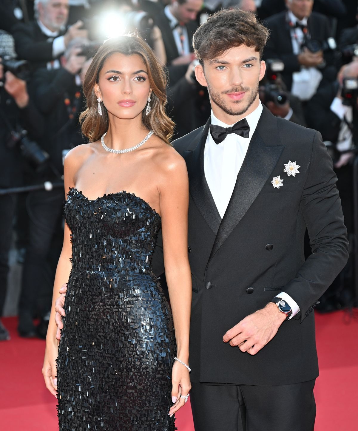 Tay đua F1 người Pháp Pierre Gasly sánh đôi cùng người mẫu Bồ Đào Nha Francisca Gomes.Cặp sao hẹn hò từ năm 2022 thu hút trong bộ trang phục ton-sur-ton. Gasly chọn bộ lễ phục cổ điển có thêu hoa, trong khi Gomes mặc chiếc váy quây đính sequin. Tay đua F1 người Pháp Pierre Gasly sánh đôi cùng người mẫu Bồ Đào Nha Francisca Gomes.Cặp sao hẹn hò từ năm 2022 thu hút trong bộ trang phục ton-sur-ton. Gasly chọn bộ lễ phục cổ điển có thêu hoa, trong khi Gomes mặc chiếc váy quây đính sequin.