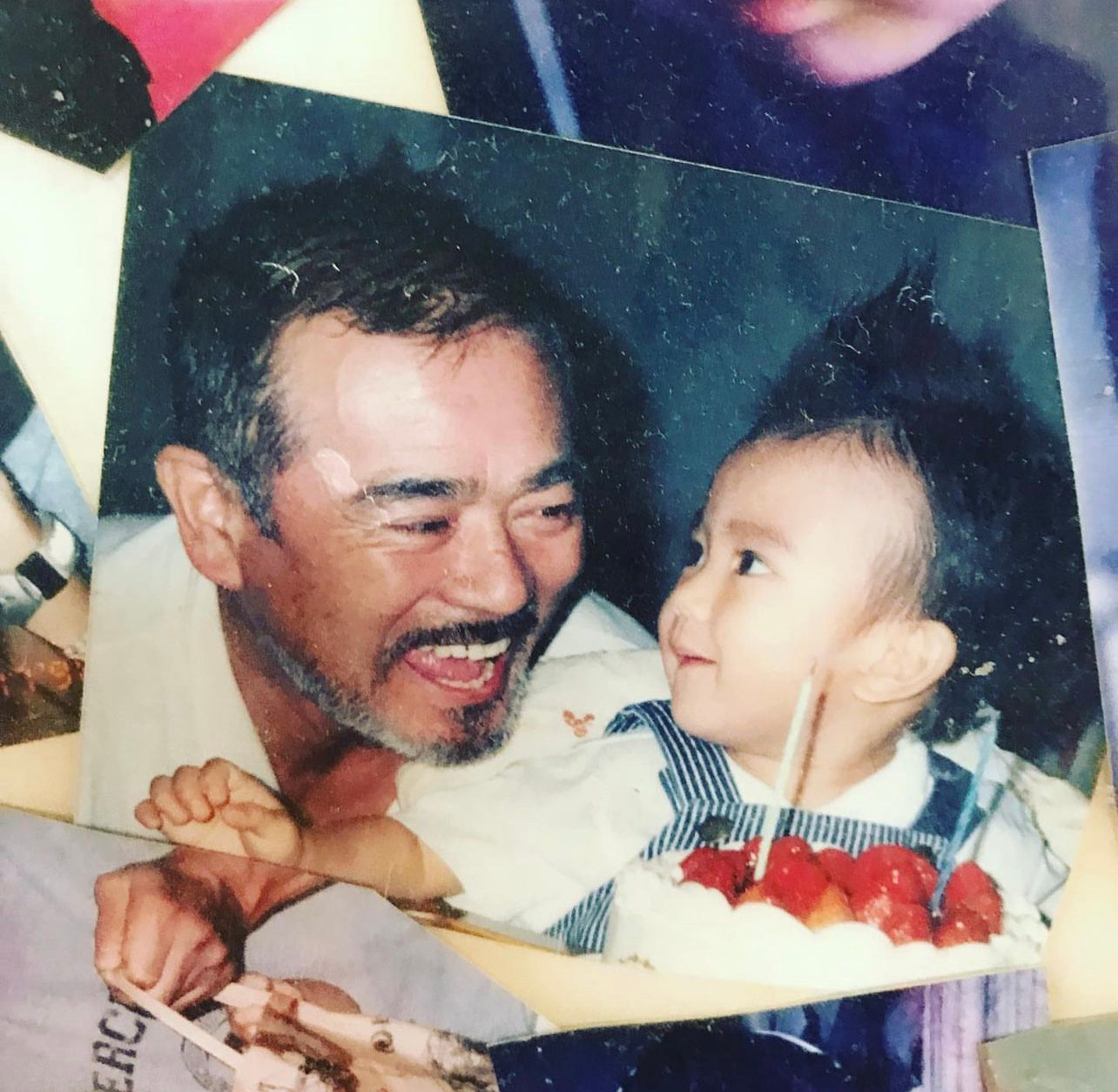 Anh còn được biết đến là con trai cố nam diễn viên phim hành động đình đám Sonny Chiba, người nổi tiếng với khán giả Việt Nam qua vai Hùng Bá phim Phong Vân - Long hổ tranh hùng.