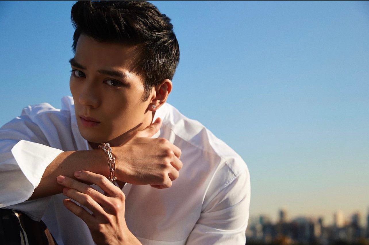 Nổi tiếng đi kèm với tai tiếng, Mackenyu dính nhiều lùm xùm đời tư. Tai tiếng nhất là tin đồn anh có con năm 14 tuổi với người phụ nữ hơn 16 tuổi. Sonny Chiba đã đệ đơn kiện người phụ nữ này vì hành vi cưỡng dâm trẻ vị thành niên là Mackenyu. Tuy nhiên đây chỉ là thông tin một chiều từ một số trang báo của Nhật Bản, Mackenyu chưa từng đưa ra lời bào chữa hay lên tiếng đính chính. Mọi chuyện về người phụ nữ trên cũng không hề có thông tin.