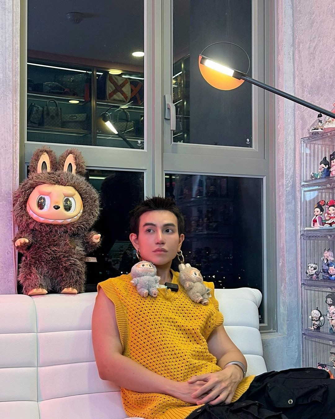 Sao Việt, KOL mê mẩn hiện tượng Labubu. Họ chia sẻ ảnh phối đồ, phụ kiện cùng món đồ chơi này.