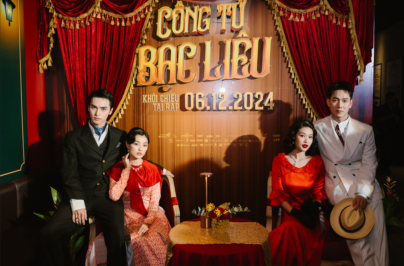 Dàn diễn viên Công tử Bạc Liêu tại buổi họp báo ra mắt phim. Dàn diễn viên Công tử Bạc Liêu tại buổi họp báo ra mắt phim.