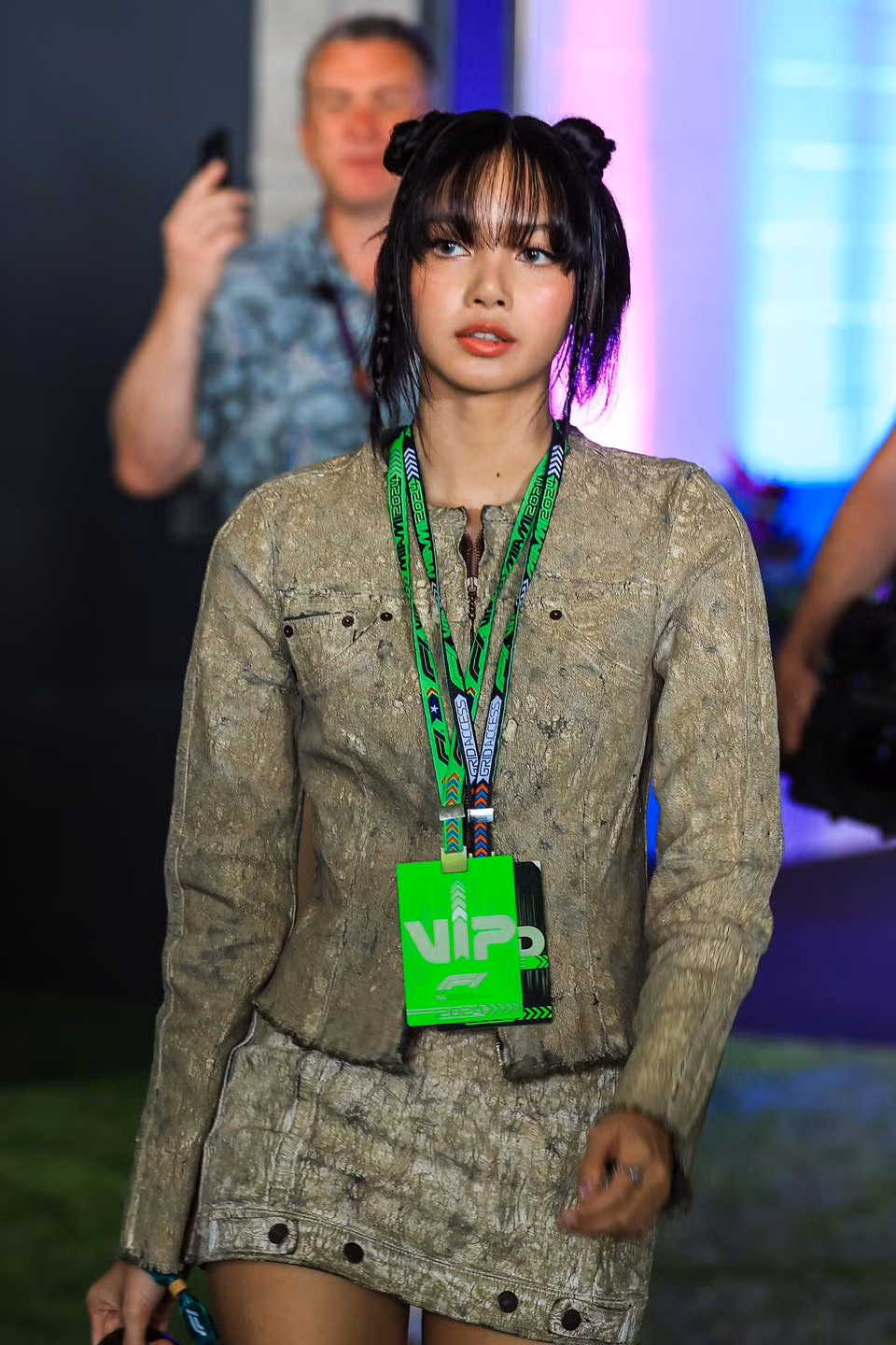 Nữ thần tượng nhóm BlackPink tham dự giải đua xe F1 Miami Grand Prix 2024. Nhiều fan ngạc nhiên khi thấy Lisa trong đám đông vì cô không phải là fan của giải đua xe Công thức 1. Nữ thần tượng nhóm BlackPink tham dự giải đua xe F1 Miami Grand Prix 2024. Nhiều fan ngạc nhiên khi thấy Lisa trong đám đông vì cô không phải là fan của giải đua xe Công thức 1.