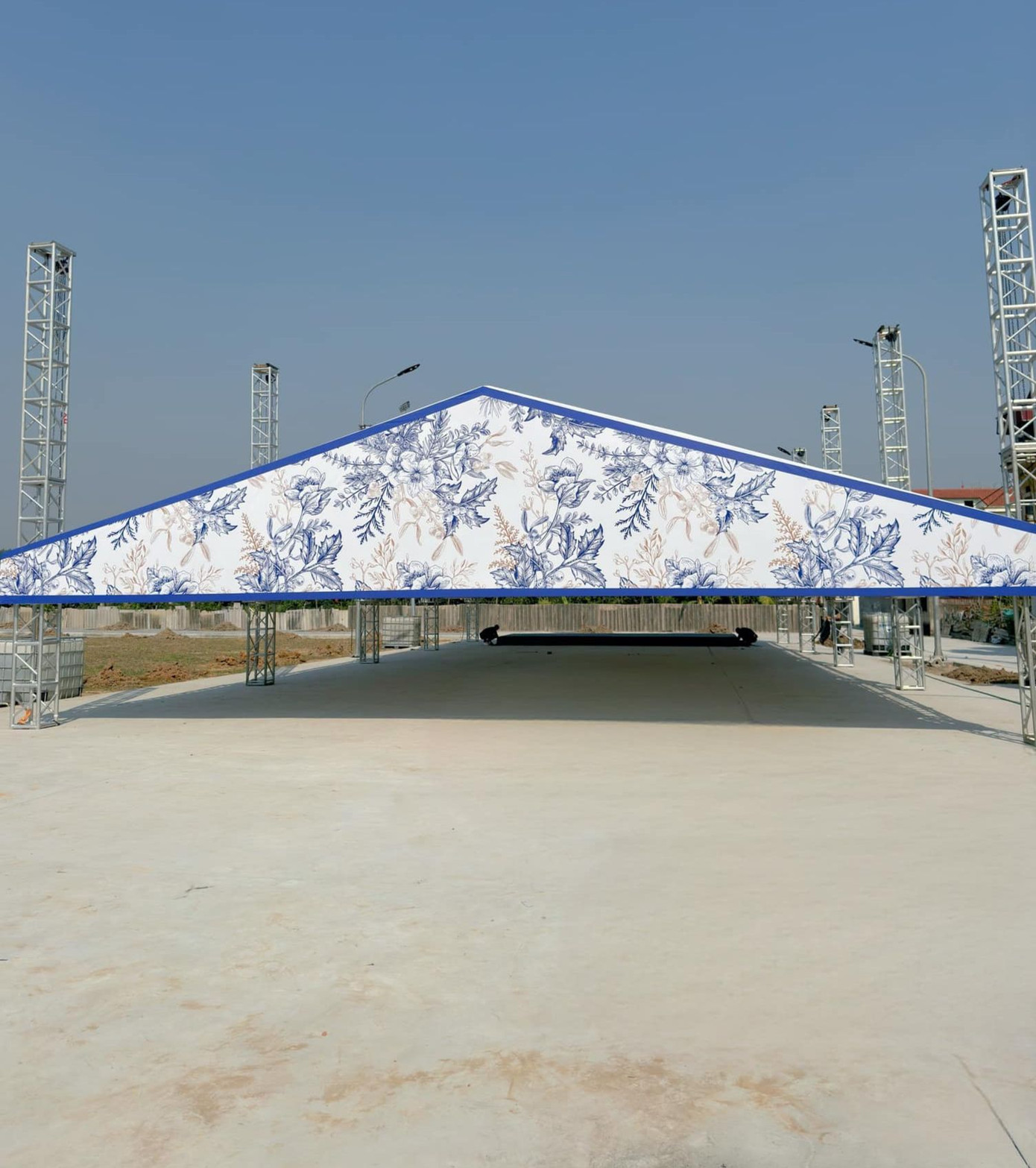 Hình ảnh rạp đám hỏi Quang Hải - Chu Thanh Huyền được tổ chức ở sân bóng. Hình ảnh rạp đám hỏi Quang Hải - Chu Thanh Huyền được tổ chức ở sân bóng.