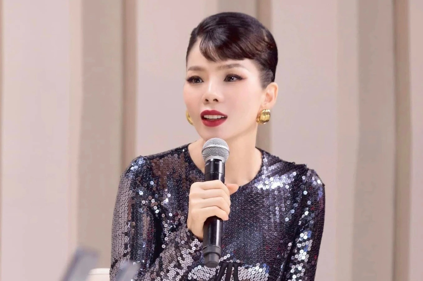 Lệ Quyên "tạo sóng, tạo gió" suốt hành trình dự thi. Lệ Quyên "tạo sóng, tạo gió" suốt hành trình dự thi.