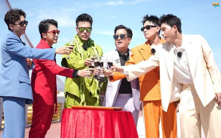 Hành trình rực rỡ, 2 Ngày 1 Đêm hút lượng khán giả lớn theo dõi. Hành trình rực rỡ, 2 Ngày 1 Đêm hút lượng khán giả lớn theo dõi.