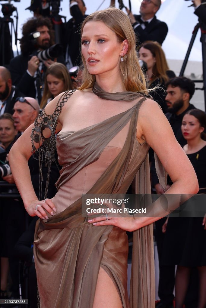 Chân dài người Đức Toni Garrn - bạn gái cũ của tài tử Leonardo DiCaprio. Chân dài người Đức Toni Garrn - bạn gái cũ của tài tử Leonardo DiCaprio.