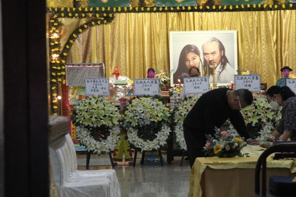 Lễ tưởng niệm vợ chồng sao kiếm hiệp Từ Thiếu Cường tổ chức ngày 5/10 theo nghi thức Phật giáo. Ảnh: HK01.