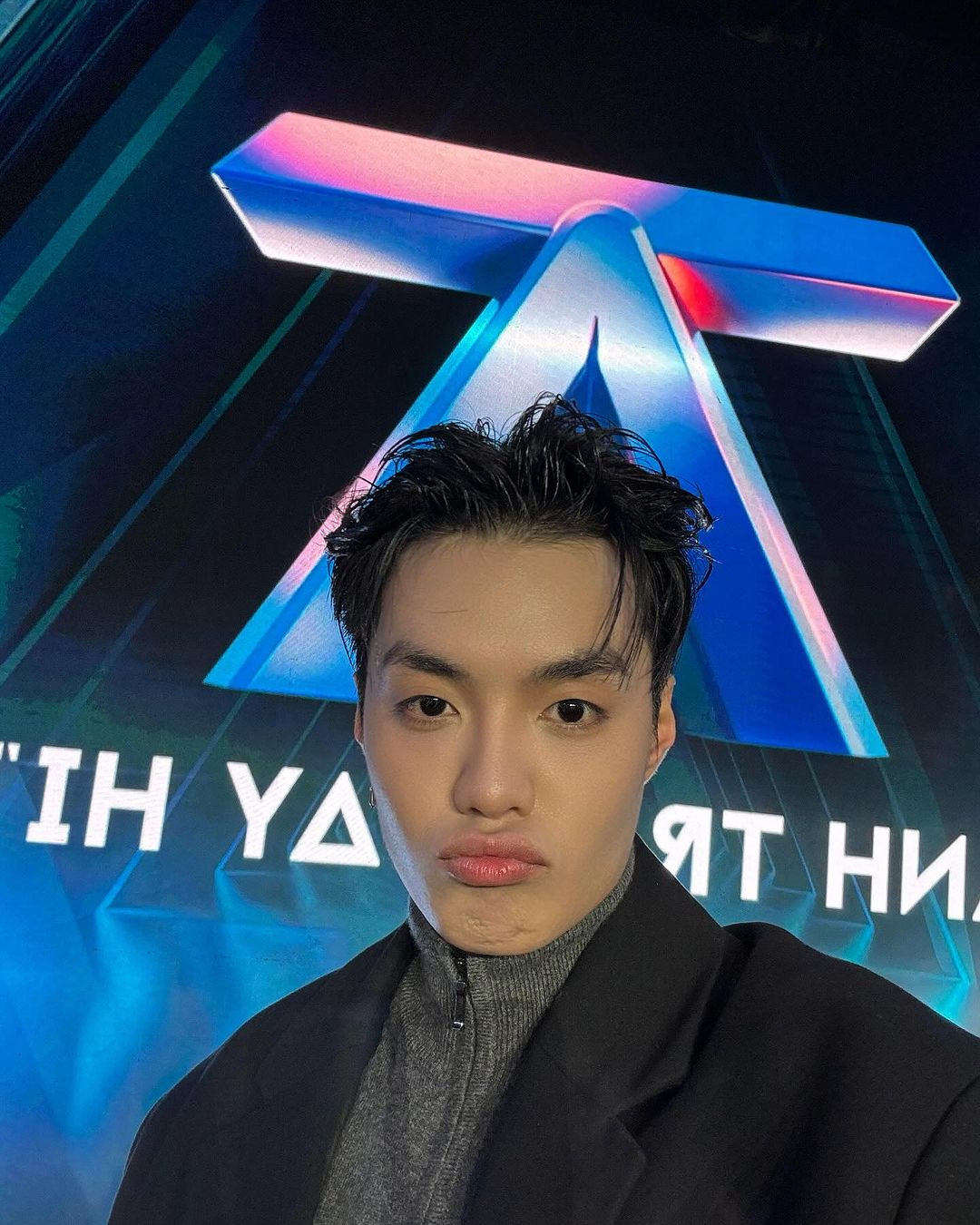 Negav đang là rapper đang được DatVietVAC tích cực lăng xê. Negav đang là rapper đang được DatVietVAC tích cực lăng xê.