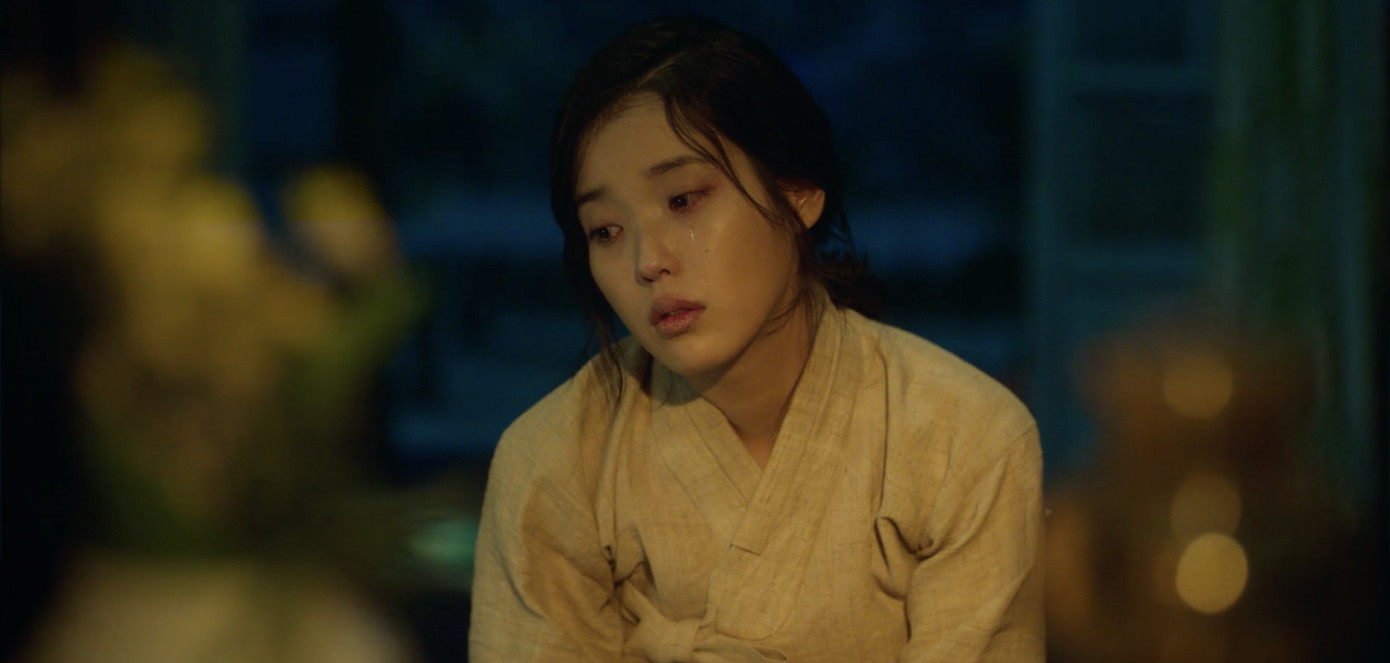 Cơn bão mùa hè năm ấy dữ dội quét qua Jeju, cuốn phăng mọi thứ trên đường đi và cướp đi đứa con bé bỏng của vợ chồng Ae Sun - Gwan Shik. Tất cả giờ đây chỉ còn những ngày dài chìm trong tang tóc, nỗi đau khôn nguôi và những ký ức cuối cùng về thiên thần nhỏ đã vĩnh viễn rời xa họ…