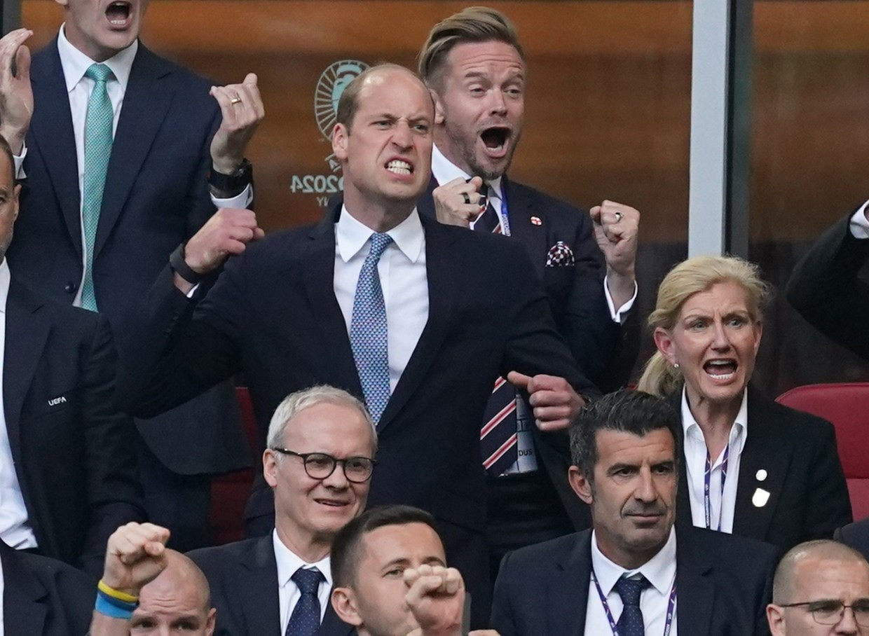 Hoàng tử William đến sân cổ vũ tuyển Anh nhiều trận trong suốt giải đấu. Ảnh: ENP. Hoàng tử William đến sân cổ vũ tuyển Anh nhiều trận trong suốt giải đấu. Ảnh: ENP.