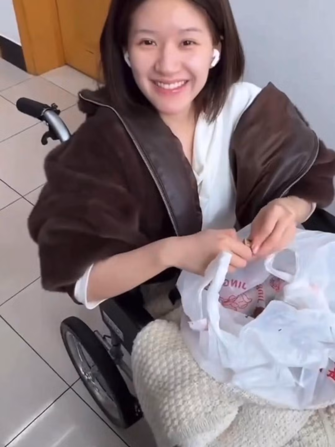Triệu Lộ Tư tiết lộ từng mắc trầm cảm năm 2019. Mới đây, cô dừng hoạt động vì sức khỏe bất ổn. Triệu Lộ Tư tiết lộ từng mắc trầm cảm năm 2019. Mới đây, cô dừng hoạt động vì sức khỏe bất ổn.