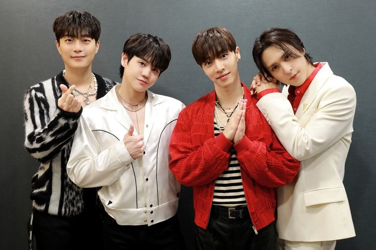 Nhóm nhạc Highlight (trái) và TripleS thông báo không đến diễn ở sân Mỹ Đình. Công ty quản lý của TripleS cho biết sự kiện ở Hà Nội đã bị hủy. Nhóm nhạc Highlight (trái) và TripleS thông báo không đến diễn ở sân Mỹ Đình. Công ty quản lý của TripleS cho biết sự kiện ở Hà Nội đã bị hủy.