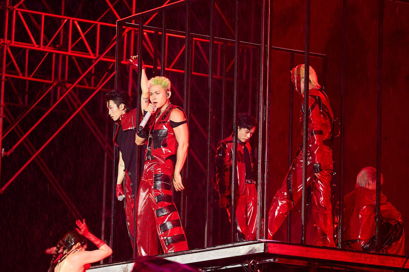 B.O.F là nhóm nhạc nam gồm 5 nghệ sĩ bước ra từ chương trình thực tế Anh trai vượt ngàn chông gai 2024. Sau showcase debut, nhóm dự kiến tiếp tục phát hành sản phẩm âm nhạc và hoạt động biểu diễn trong thời gian tới.