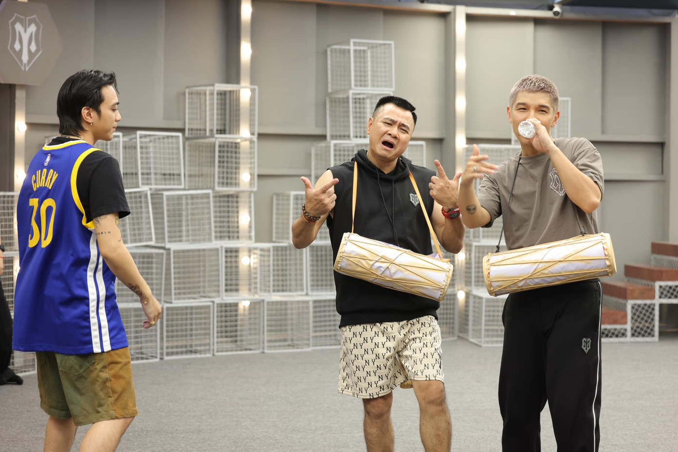 Hậu trường luyện tập Trống cơm. Hậu trường luyện tập Trống cơm.